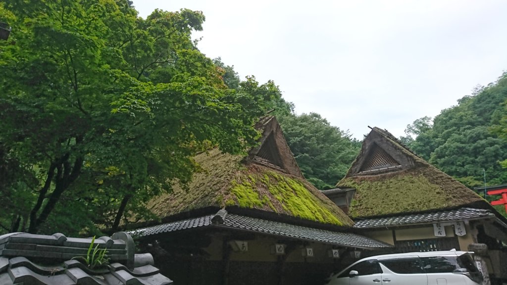 茅葺屋根の古民家