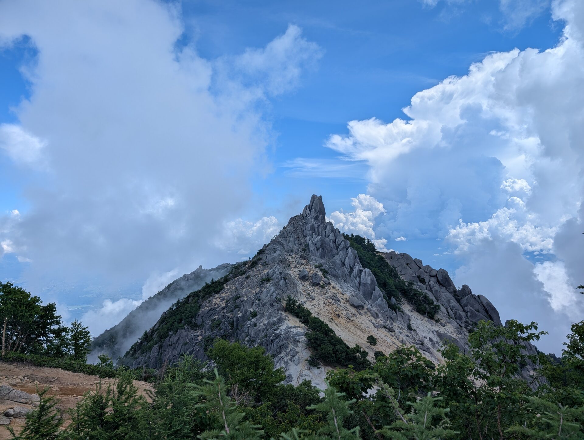地蔵岳オベリスク